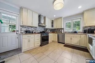 418 Ivy Ln, Englewood, NJ 07631 - Photo 5