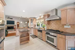 39 Fox Hill Rd, Upper Saddle River, NJ 07458 - Photo 11