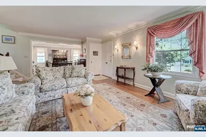 5 Birdseye Glen, Verona, NJ 07044 - Photo 3