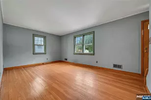 725 Millbrook Rd, River Edge, NJ 07661 - Photo 3