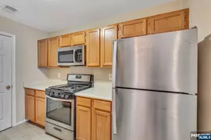 1041 Cumberland Ct, Mahwah, NJ 07430 - Photo 7