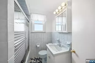 719 Ten Eyck Ave, Lyndhurst Township, NJ 07071 - Photo 15