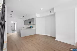 43 Cortland St, Newark, NJ 07105 - Photo 3