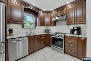 15-10 Mandon Pl, Fair Lawn, NJ 07410 - Photo 9