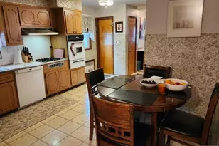 33 Livingston Ave, Lyndhurst Township, NJ 07071 - Photo 9