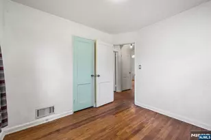 10 Greenwich St, Bergenfield, NJ 07621 - Photo 9