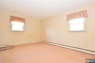 317 McKinley Blvd, Paramus, NJ 07652 - Photo 27
