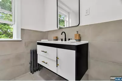 240 End Avenue, Newark, NJ 07106 - Photo 25