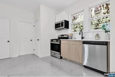 240 End Avenue, Newark, NJ 07106 - Photo 13