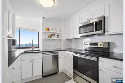 100 Old Palisade Road 3305 #3305, Fort Lee, NJ 07024 - Photo 9