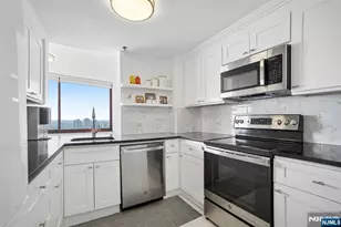 100 Old Palisade Road 3305, Fort Lee, NJ 07024 - Photo 9