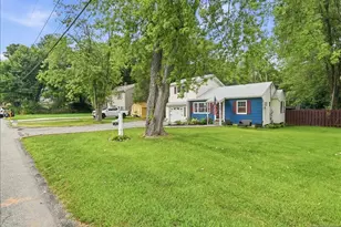 35 Edgecumb Rd, West Milford, NJ 07480 - Photo 3