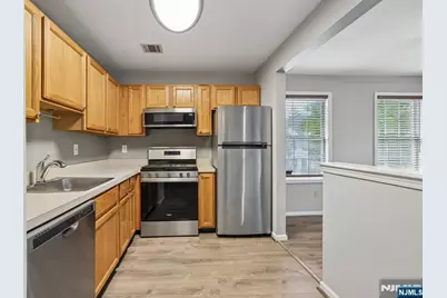 164 Cambridge Court, Clifton, NJ 07014 - Photo 13