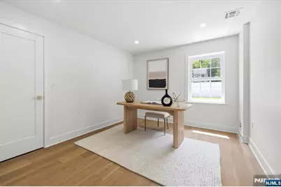 37 Congressional Parkway, Livingston, NJ 07039 - Photo 9