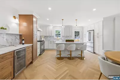 37 Congressional Parkway, Livingston, NJ 07039 - Photo 5