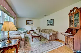 2 Pembroke Ct, Jefferson Township, NJ 07438 - Photo 3