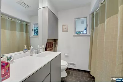 37 Hilltop Terrace, Bloomingdale, NJ 07403 - Photo 13