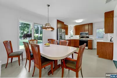 37 Hilltop Terrace, Bloomingdale, NJ 07403 - Photo 5