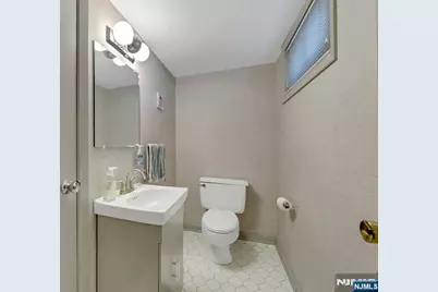 37 Hilltop Terrace, Bloomingdale, NJ 07403 - Photo 17