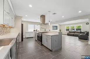 12 Manning Rd, Paramus, NJ 07652 - Photo 9