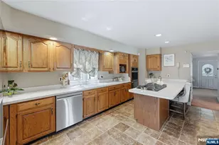 442 Riverview Dr, Totowa, NJ 07512 - Photo 11