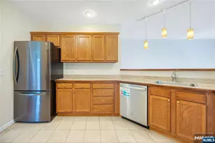 337 The Promenade 337, Edgewater, NJ 07020 - Photo 11