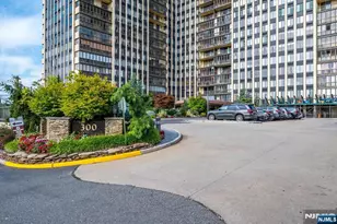 300 Winston Dr 2912, Cliffside Park, NJ 07010 - Photo 3