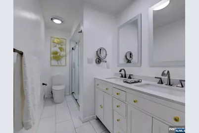 727 Mainsail Lane 727 #727, Secaucus, NJ 07094 - Photo 15