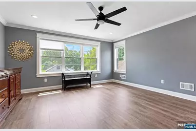 1074 Colfax Avenue, Pompton Lakes, NJ 07442 - Photo 19