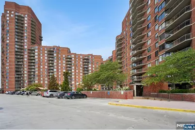 627 Harmon Cove Tower, Secaucus, NJ 07094 - Photo 23