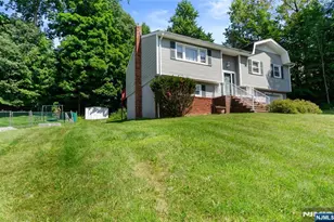17 Stafford Dr, Wanaque, NJ 07465 - Photo 3
