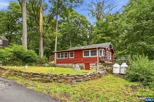 26 Clubhouse Ave, West Milford, NJ 07480 - Photo 3