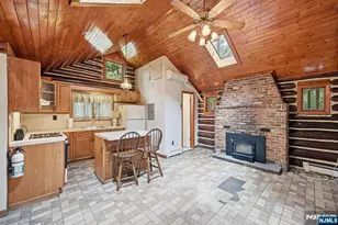 26 Clubhouse Ave, West Milford, NJ 07480 - Photo 9