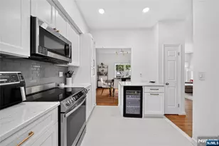 516 Windsor Dr, Palisades Park, NJ 07650 - Photo 9