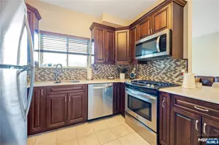 1018 Brittany Dr 1018, Wayne, NJ 07470 - Photo 11