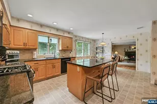 885 Summit Ave, River Edge, NJ 07661 - Photo 21