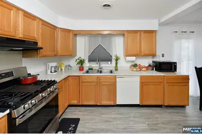456 Sylvan, Saddle Brook Township, NJ 07663 - Photo 9