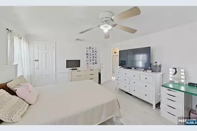 112 Elmwood Drive, Elmwood Park, NJ 07407 - Photo 45