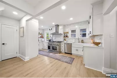 1124 Abbott Boulevard, Fort Lee, NJ 07024 - Photo 11