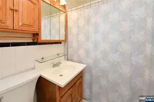 151 Hickory Ave, Bergenfield, NJ 07621 - Photo 9