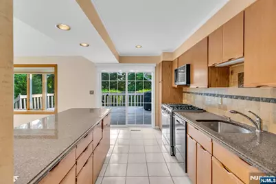 9 Belaire Drive, Roseland, NJ 07068 - Photo 13