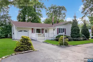 9 Belaire Dr, Roseland, NJ 07068 - Photo 3