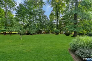 9 Belaire Dr, Roseland, NJ 07068 - Photo 39