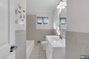 9 Belaire Dr, Roseland, NJ 07068 - Photo 27