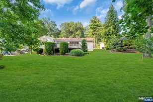 9 Belaire Dr, Roseland, NJ 07068 - Photo 41