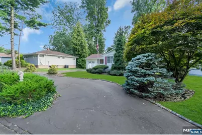 9 Belaire Drive, Roseland, NJ 07068 - Photo 7