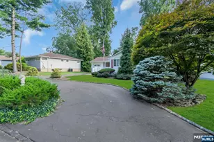 9 Belaire Dr, Roseland, NJ 07068 - Photo 7