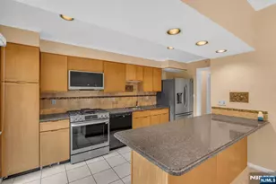 9 Belaire Dr, Roseland, NJ 07068 - Photo 17