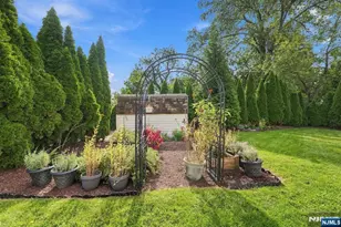 16 Sunset Dr, Nutley, NJ 07110 - Photo 41