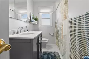 10 Homestead Rd, Elmwood Park, NJ 07407 - Photo 17